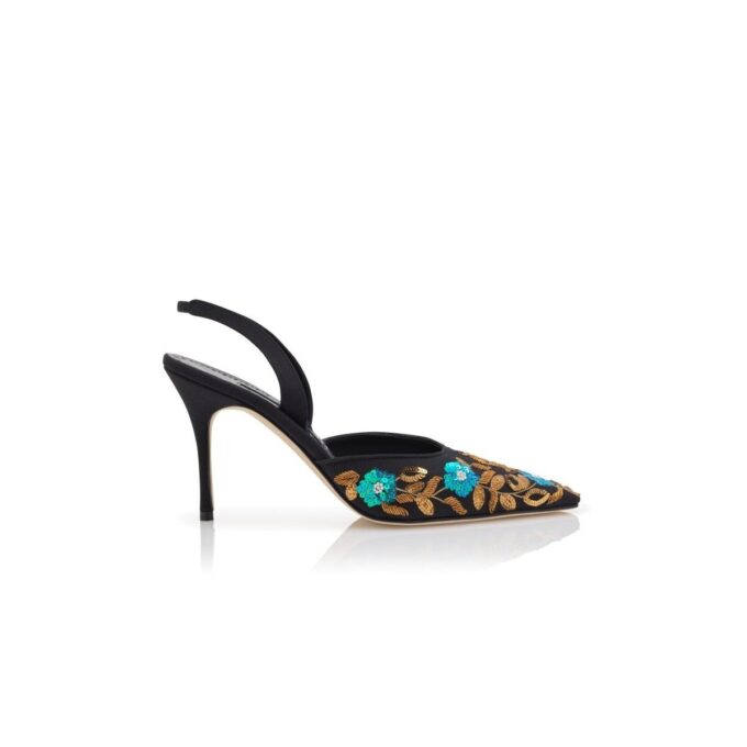 BORELA Svarta pumps i crepe de chine med broderi BORELA Svarta pumps i crepe de chine med broderi