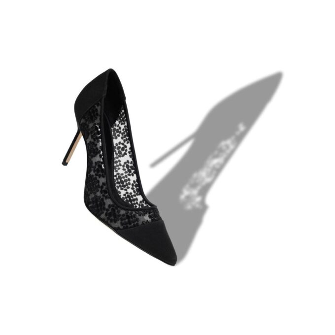 CAPCOUR Svarta pumps med blommiga spetsdetaljer CAPCOUR Svarta pumps med blommiga spetsdetaljer