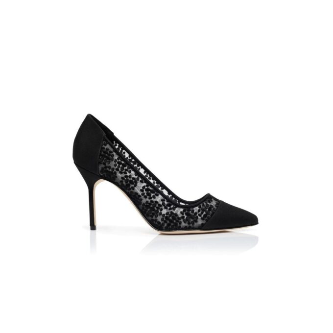 CAPCOUR Svarta pumps med blommiga spetsdetaljer CAPCOUR Svarta pumps med blommiga spetsdetaljer