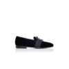 CARLTON Loafers i svart sammet med smyckesknäppe CARLTON Loafers i svart sammet med smyckesknäppe