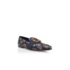 CARLTON Marinblå loafers i blommig sidenjacquard med smyckespänne CARLTON Marinblå loafers i blommig sidenjacquard med smyckespänne