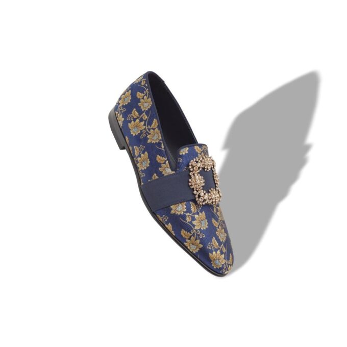 CARLTON Marinblå loafers i blommig sidenjacquard med smyckespänne CARLTON Marinblå loafers i blommig sidenjacquard med smyckespänne