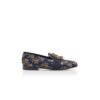 CARLTON Marinblå loafers i blommig sidenjacquard med smyckespänne CARLTON Marinblå loafers i blommig sidenjacquard med smyckespänne