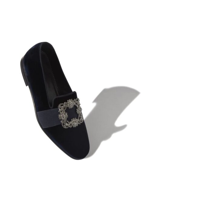 CARLTON Marinblå loafers i sammet med smyckesbesatt spänne CARLTON Marinblå loafers i sammet med smyckesbesatt spänne