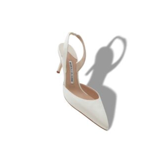 Carolyne 70 Ljuskrämfärgade pumps i satin med slingback