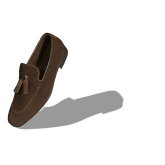 CHESTER Loafers i brunt mocka med tofs