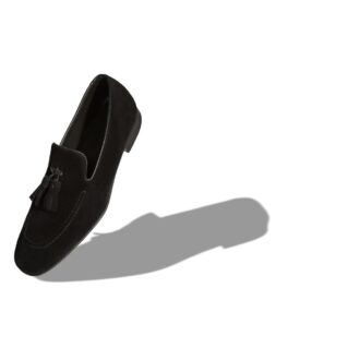 CHESTER Loafers i svart mocka med tofs
