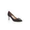 Hangisi 70 Svarta pumps i satin med smyckespänne Hangisi 70 Svarta pumps i satin med smyckespänne