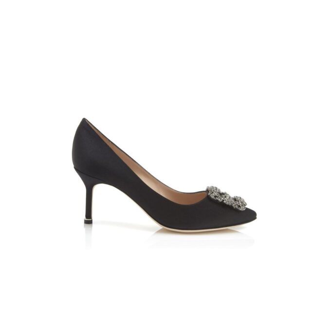 Hangisi 70 Svarta pumps i satin med smyckespänne Hangisi 70 Svarta pumps i satin med smyckespänne