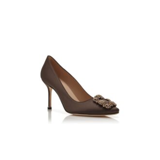 Hangisi 90 Bruna satin pumps med smyckesknäppe