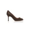 Hangisi 90 Bruna satin pumps med smyckesknäppe Hangisi 90 Bruna satin pumps med smyckesknäppe
