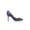 Hangisi 90 Marinblå pumps i satin med smyckesknäppe Hangisi 90 Marinblå pumps i satin med smyckesknäppe