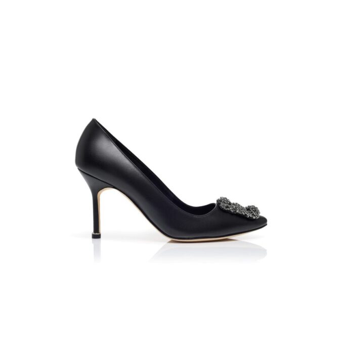 Hangisi 90 Svarta pumps i läder med smyckesknäppe Hangisi 90 Svarta pumps i läder med smyckesknäppe