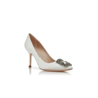 Hangisi 90 Vita pumps i satin med smyckesknäppe