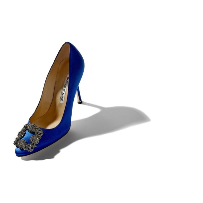 Hangisi Blå pumps i satin med smyckespänne Hangisi Blå pumps i satin med smyckespänne
