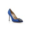 Hangisi Blå pumps i satin med smyckespänne Hangisi Blå pumps i satin med smyckespänne
