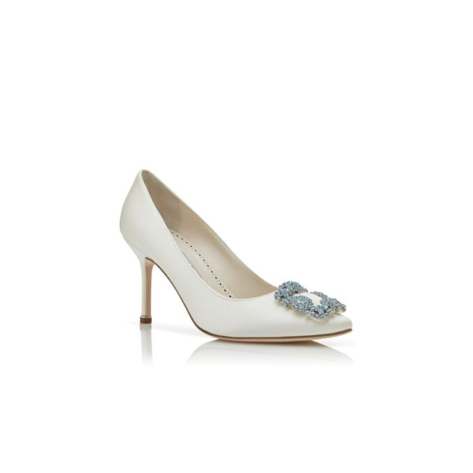 HANGISI BRIDAL 90 Vita pumps i satin med smyckespänne HANGISI BRIDAL 90 Vita pumps i satin med smyckespänne