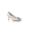 HANGISI BRIDE 50 Vita pumps i satin med smyckespänne HANGISI BRIDE 50 Vita pumps i satin med smyckespänne
