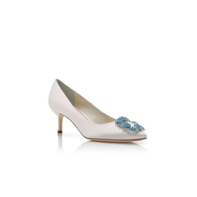 HANGISI BRIDE 50 Vita pumps i satin med smyckespänne HANGISI BRIDE 50 Vita pumps i satin med smyckespänne