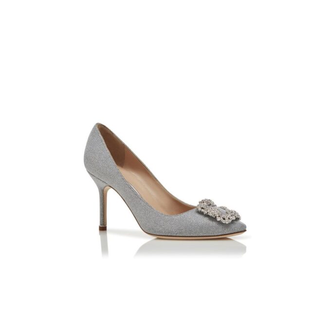 Hangisi GLITTER 90 Pumps i silverglittrande tyg med smyckesknäppe Hangisi GLITTER 90 Pumps i silverglittrande tyg med smyckesknäppe