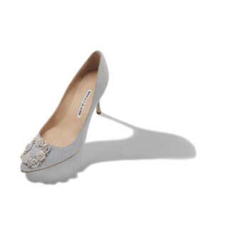 Hangisi GLITTER 90 Pumps i silverglittrande tyg med smyckesknäppe
