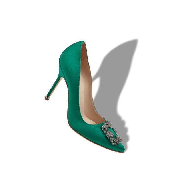 Hangisi Gröna satin pumps med smyckesknäppe