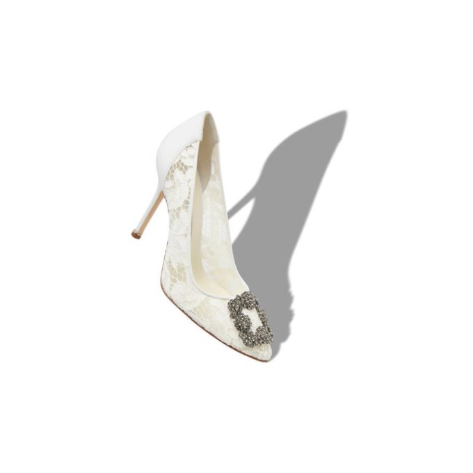 Hangisi Lace Ljuskrämfärgade pumps i spets med spännen Hangisi Lace Ljuskrämfärgade pumps i spets med spännen