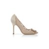 Hangisi LACE Rosa champagnefärgade pumps med spets och smyckesknäppe Hangisi LACE Rosa champagnefärgade pumps med spets och smyckesknäppe