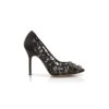 Hangisi LACE Svarta pumps i spets med smyckesknäppe Hangisi LACE Svarta pumps i spets med smyckesknäppe