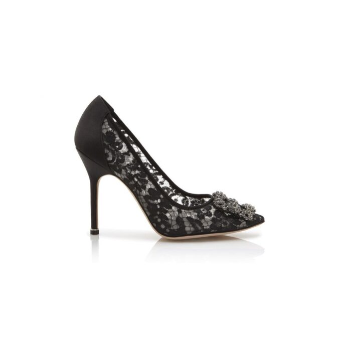 Hangisi LACE Svarta pumps i spets med smyckesknäppe Hangisi LACE Svarta pumps i spets med smyckesknäppe
