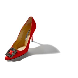 Hangisi Röda satin pumps med spännen
