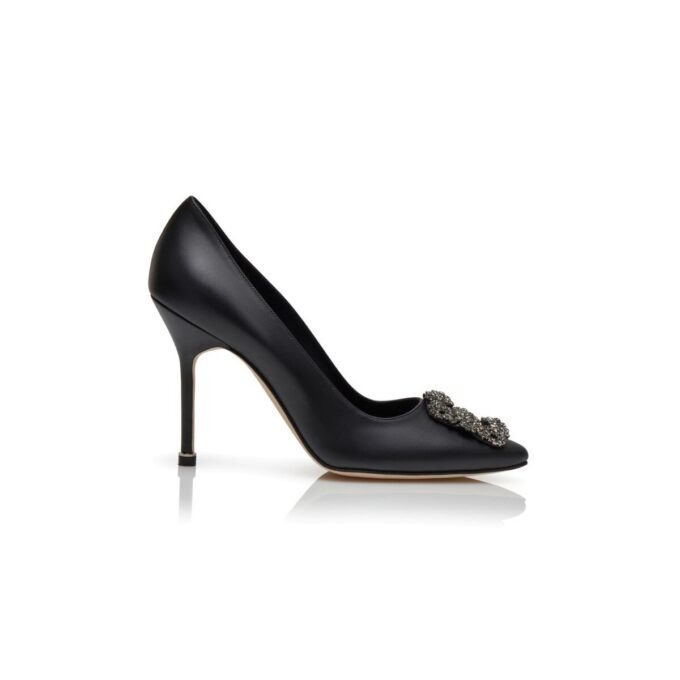 Hangisi Svarta pumps i kalvskinn med smyckesspänne Hangisi Svarta pumps i kalvskinn med smyckesspänne