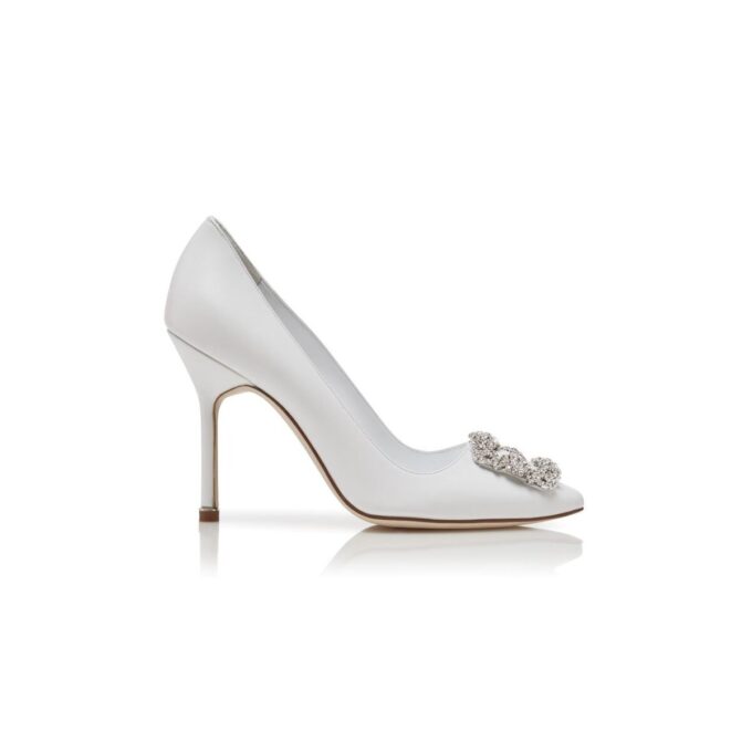 Hangisi Vita pumps i kalvskinn med smyckesknäppe Hangisi Vita pumps i kalvskinn med smyckesknäppe