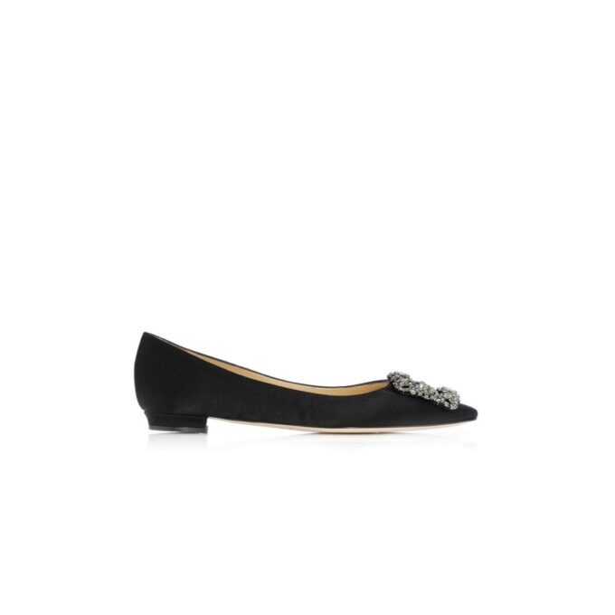 Hangisiflat Svarta platta pumps i satin med spänne Hangisiflat Svarta platta pumps i satin med spänne