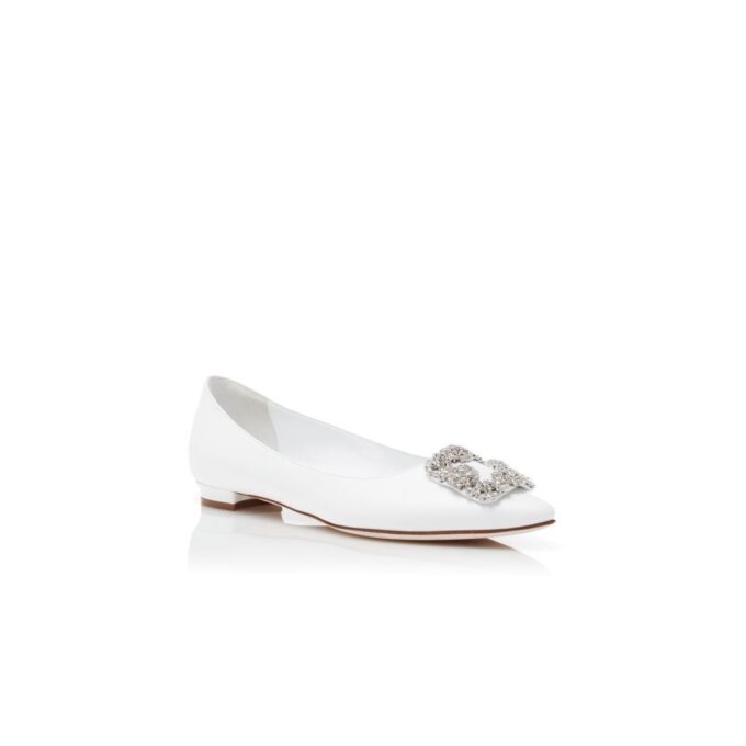 Hangisiflat Vita pumps i kalvskinn med smyckespänne Hangisiflat Vita pumps i kalvskinn med smyckespänne