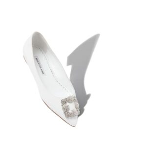 Hangisiflat Vita pumps i kalvskinn med smyckespänne