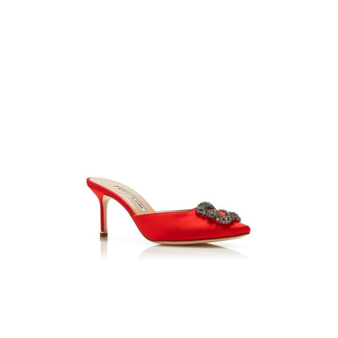 Hangisimu Röda mules i satin med smyckesknäppe Hangisimu Röda mules i satin med smyckesknäppe