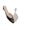 HANGISIMUFLAT Svarta platta mules i satin med spännen HANGISIMUFLAT Svarta platta mules i satin med spännen
