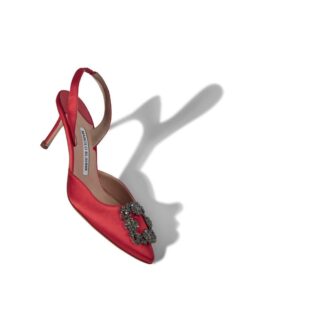 HANGISLI Röda satin pumps med smyckespänne och slingback