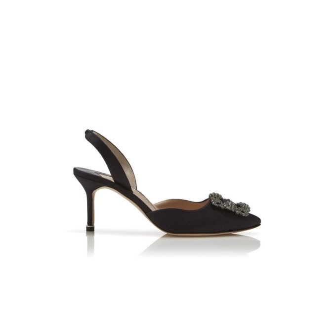 HANGISLI Svarta pumps i satin med smyckesspänne och hälrem HANGISLI Svarta pumps i satin med smyckesspänne och hälrem