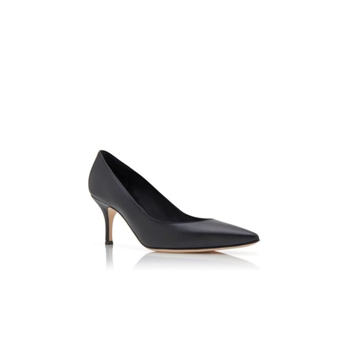 KIETTA Svarta pumps i nappaläder med spetsig tå KIETTA Svarta pumps i nappaläder med spetsig tå