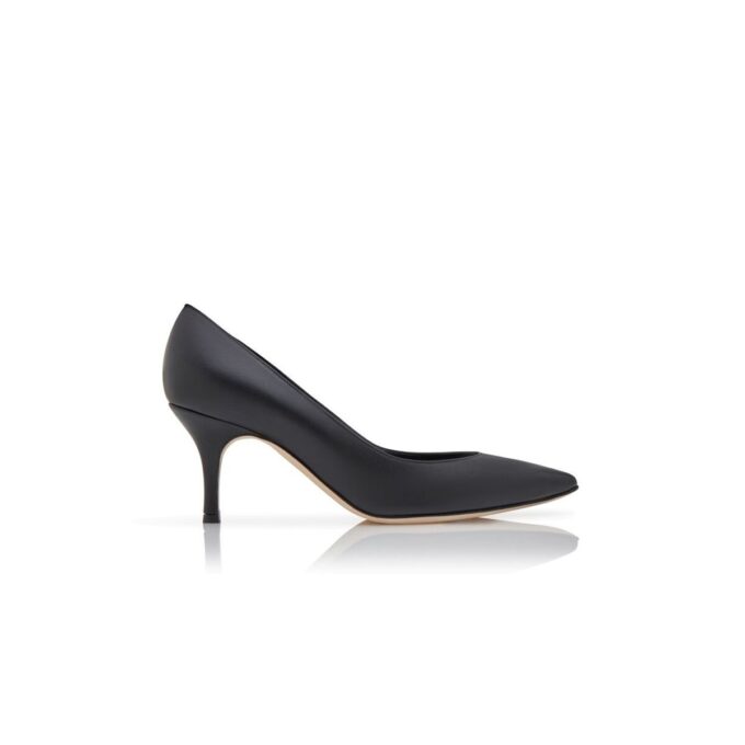 KIETTA Svarta pumps i nappaläder med spetsig tå KIETTA Svarta pumps i nappaläder med spetsig tå