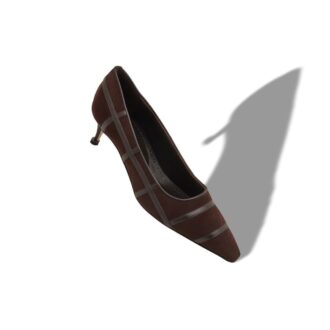 MARENPLA Mörkbruna pumps i mocka med korsade detaljer