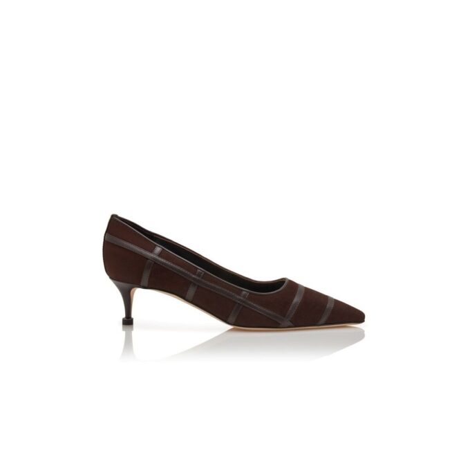 MARENPLA Mörkbruna pumps i mocka med korsade detaljer MARENPLA Mörkbruna pumps i mocka med korsade detaljer