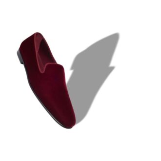 MARIO Mörkröda loafers i sammet