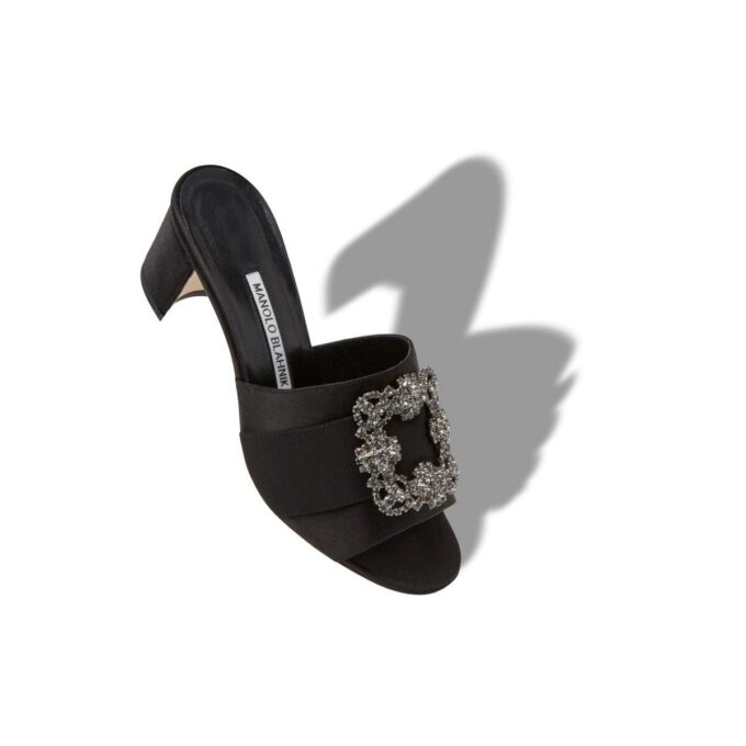 MARTANEW Svarta mules i satin med smyckespänne MARTANEW Svarta mules i satin med smyckespänne