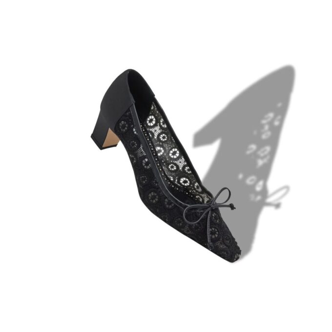 MARTEBAL Svarta pumps med spets och rosett MARTEBAL Svarta pumps med spets och rosett