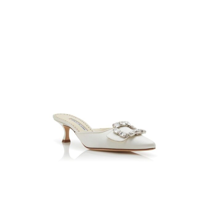MAYJOU Mules i krämfärgad satin med kristallspänne MAYJOU Mules i krämfärgad satin med kristallspänne