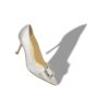 MAYJOUPUMP Pumps i krämfärgad satin med kristallspänne MAYJOUPUMP Pumps i krämfärgad satin med kristallspänne