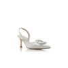 MAYJOUSLI Krämfärgade pumps i satin med kristallspänne och slingback MAYJOUSLI Krämfärgade pumps i satin med kristallspänne och slingback